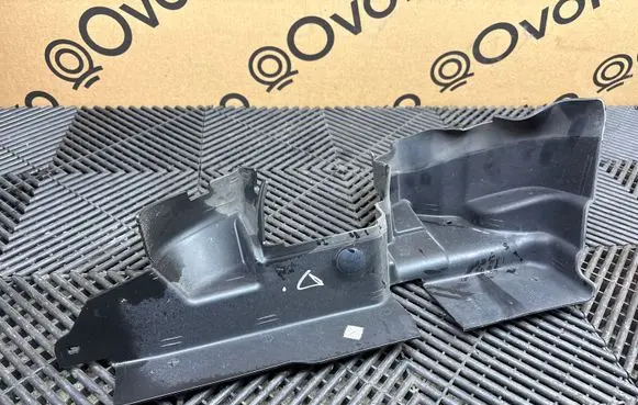 Ford Mustang VI Intercooler air guide/duct channel FR3B8102CD