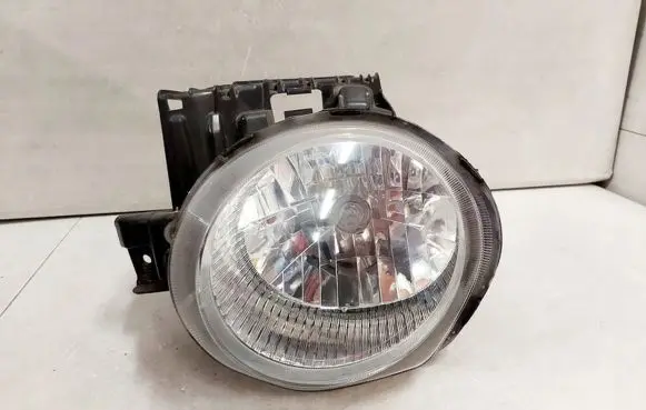 Nissan Juke I F15 Headlight/headlamp