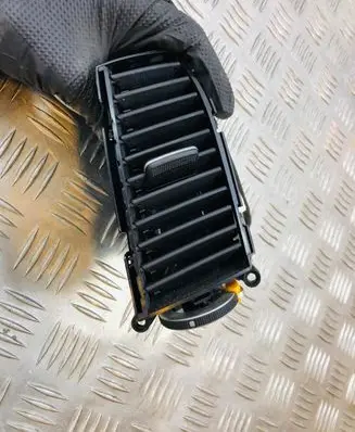 Hyundai Santa Fe Dash center air vent grill 4H1S41