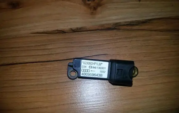 Audi A6 S6 C5 4B Airbag deployment crash/impact sensor 4B0959643B