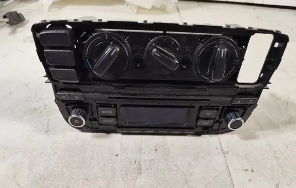 Volkswagen Up Radio/CD/DVD/GPS head unit 1S0035156K