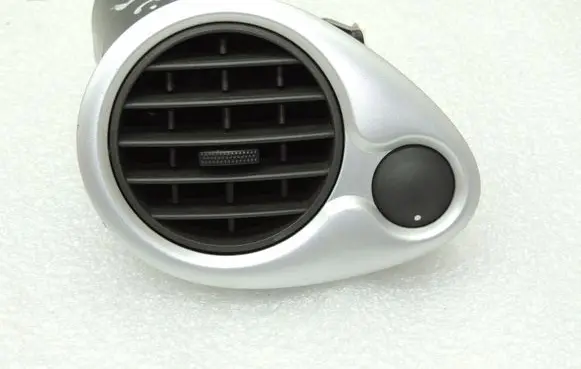 Renault Clio III Dashboard side air vent grill/cover trim 7701061207
