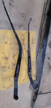 Mitsubishi Outlander Front wiper blade arm