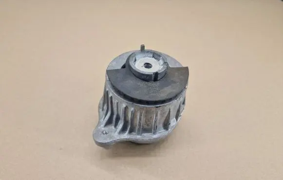 Mercedes-Benz E W238 Engine mount bracket A2382400200