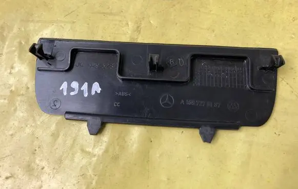 Mercedes-Benz B W245 Other front door trim element A1697270187
