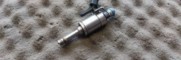 Peugeot 308 Fuel injector V759162380 0261500073
