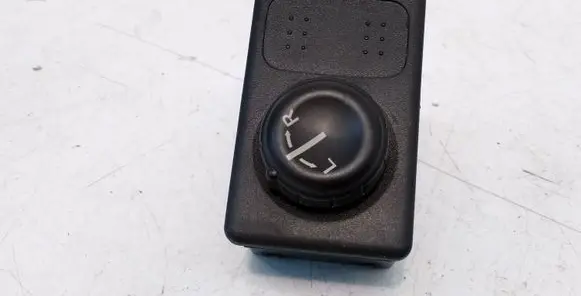 Nissan Almera Tino Wing mirror switch