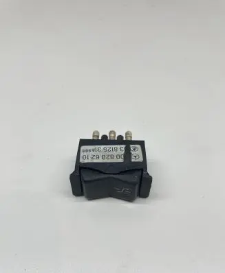 Mercedes-Benz S W116 Sunroof switch 0008206210 03812531