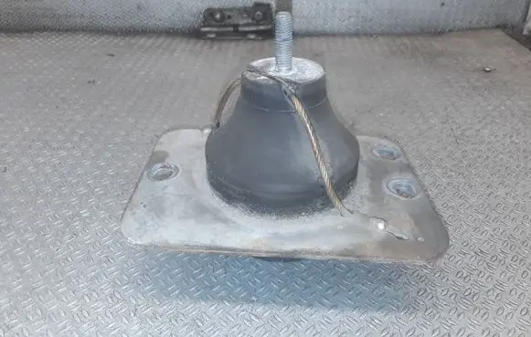 Nissan Primastar Engine mount bracket