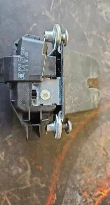 Skoda Fabia Mk2 (5J) Tailgate/trunk/boot lock/catch/latch 5J0827501B