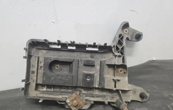 Volkswagen Golf VI Battery tray 1K0915333