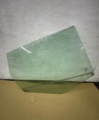 Rear door window glass
