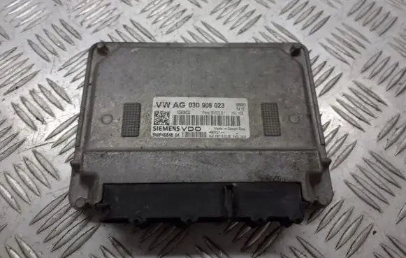 Volkswagen Polo IV 9N3 Engine control unit/module ECU 5WP4084604