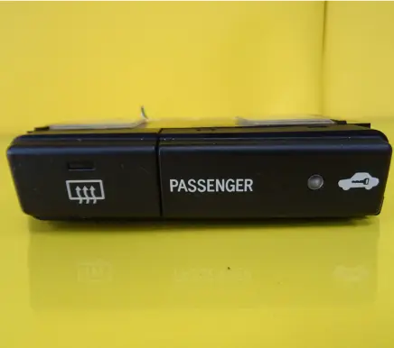 Toyota Avensis T250 Windscreen/window heater switch 8479005130C