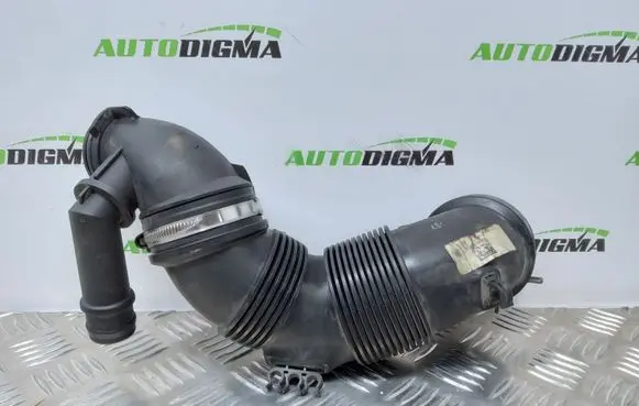 Audi A3 S3 8V Turbo air intake inlet pipe/hose 5Q0129635