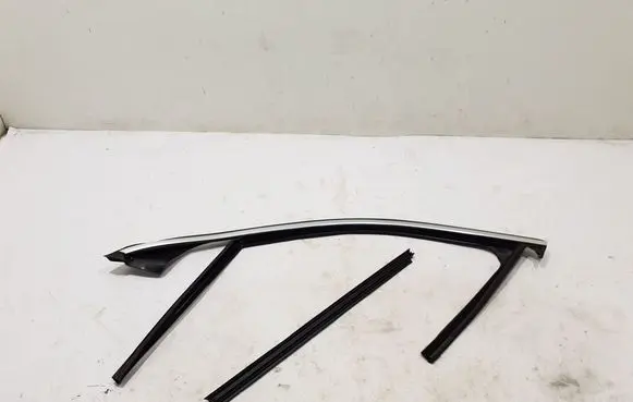 Mercedes-Benz GLC C253 Front door rubber seal A2537257300