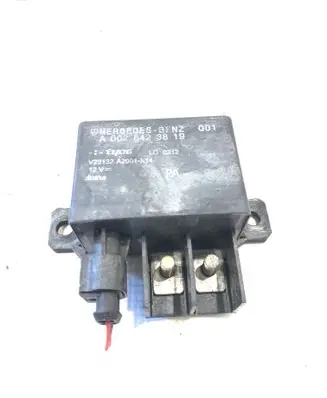 Mercedes-Benz E W211 Charging relay A0025423819 V23132A2001X14