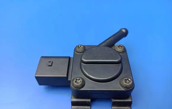BMW 7 E65 E66 Exhaust gas pressure sensor 7789219 1362778921903