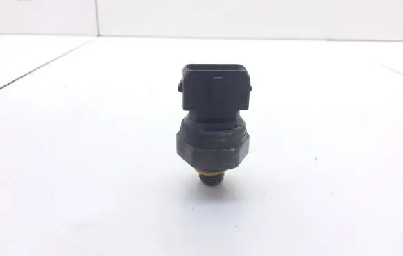 Volvo V70 Air conditioning (A/C) pressure sensor 30899051