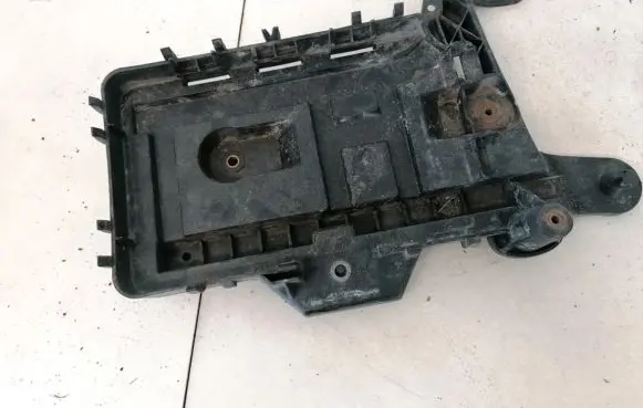Volkswagen Jetta VI Battery box tray 1k0915333