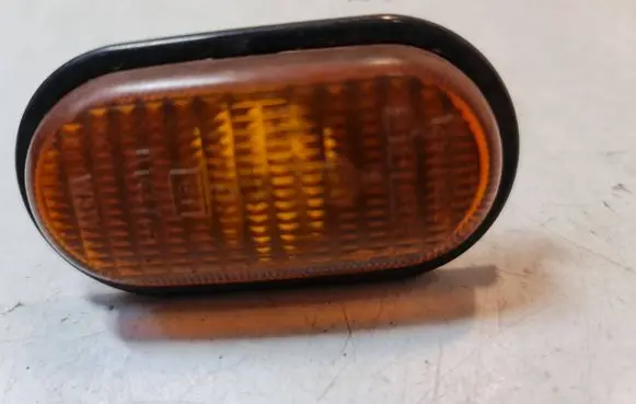 Renault Laguna I Front fender indicator light 0142789