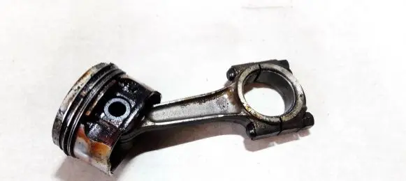 Citroen Xsara Piston with connecting rod