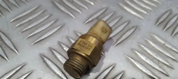 BMW 7 E38 Coolant temperature sensor 2244130