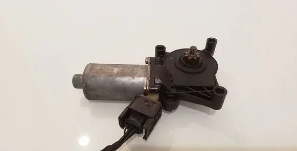 Mercedes-Benz CLK A208 C208 Front door window regulator motor 0130821723