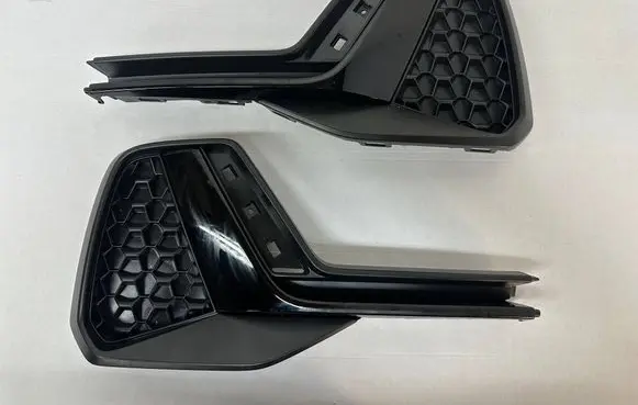 Audi A1 Front bumper lower grill 82A807833B 82A807834B 82A807833