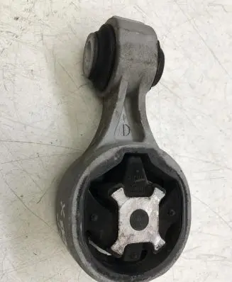 Nissan X-Trail T32 Engine mount bracket