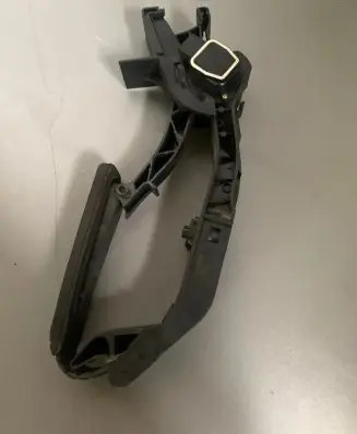 Mercedes-Benz E W211 Accelerator throttle pedal A2113000604