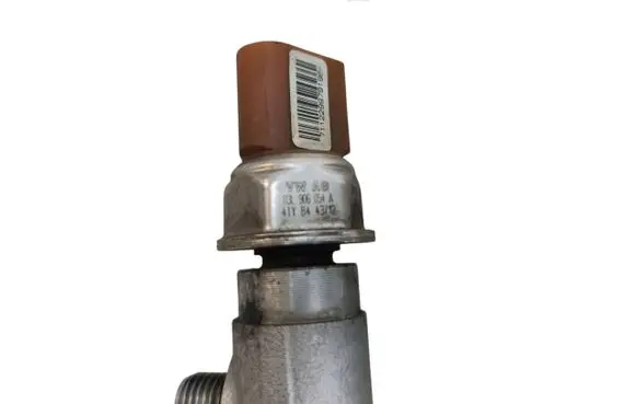 Skoda Citigo Fuel injector supply line/pipe 
