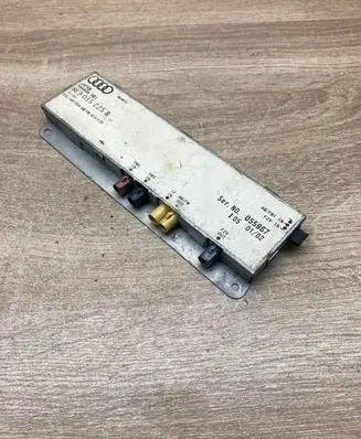 Audi A4 S4 B6 8E 8H Aerial antenna amplifier 8E9035225B