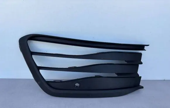 Volkswagen Golf VIII Front bumper lower grill 5H0853665J