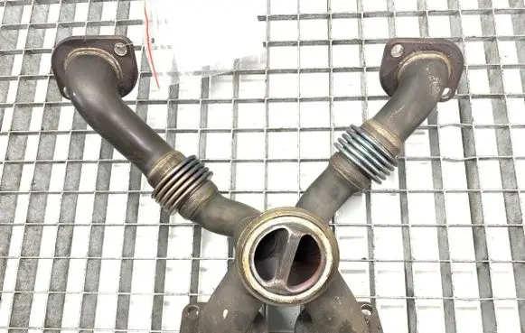 BMW 5 G30 G31 G38 Exhaust manifold 10218010
