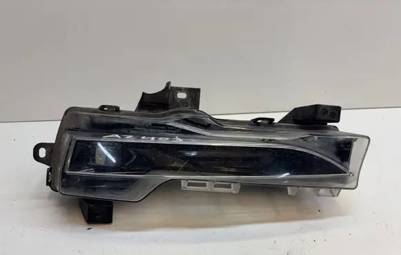Tesla Model 3 Front fog light 162479700A 10052021 DC521278A00085