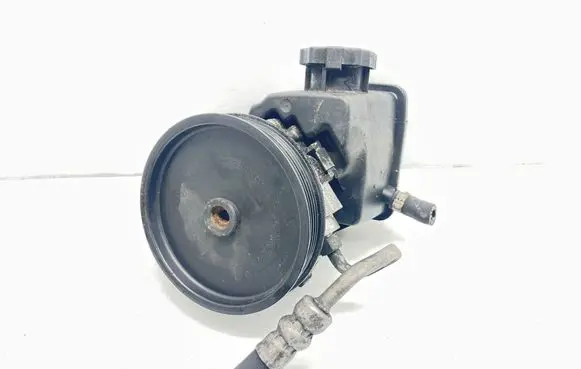 Mercedes-Benz E W211 Power steering pump A004667001