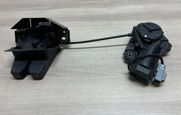 Volvo S90, V90 Tailgate/trunk/boot lock/catch/latch 31349975