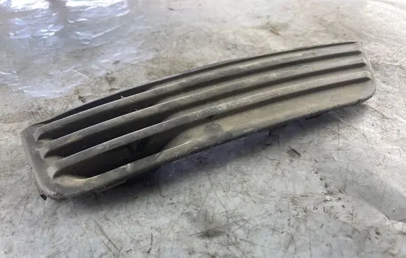 Ford Focus Front bumper lower grill 4m5119952be