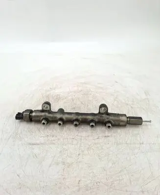 Toyota Corolla Verso E121 Fuel distributor 01M10529