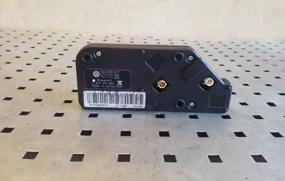 Volkswagen Eos Aerial antenna amplifier 1Q0035577