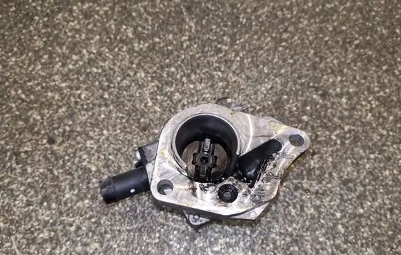 Nissan Juke I F15 Vacuum pump 146505272R