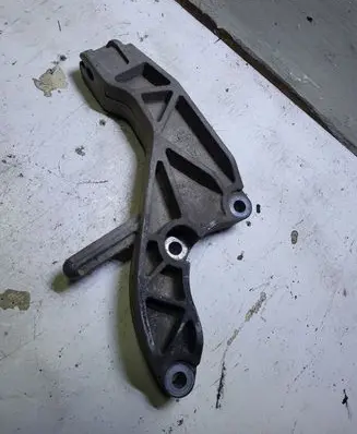 Opel Zafira B Engine mounting bracket 13125634 2581