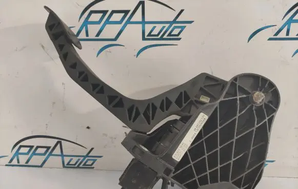 Volkswagen PASSAT B7 Clutch pedal 3C1721059BF 390052903 11102011