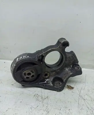 Peugeot 407 Engine mount bracket