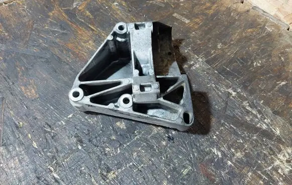 BMW 5 E39 Engine mounting bracket 1432237 64551432237