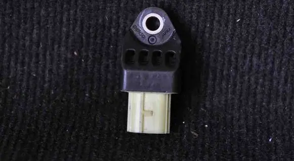 Toyota RAV 4 (XA30) Airbag deployment crash/impact sensor 8983133020