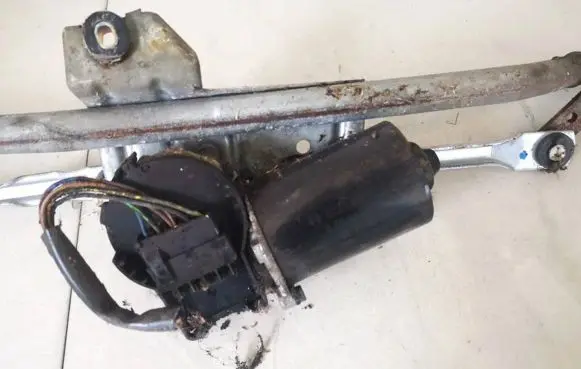 Volkswagen PASSAT B5 Wiper motor 3b1955113b 0390241175