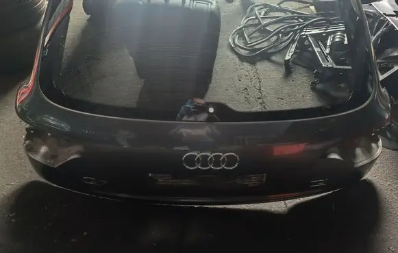 Tailgate/trunk/boot lid