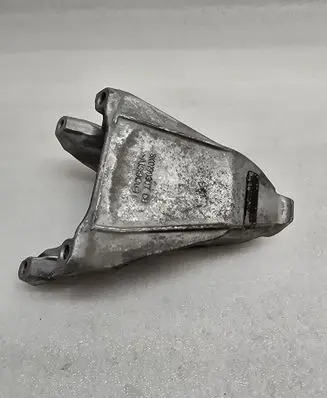 Porsche Macan (95B) Engine mounting bracket 8K0199307